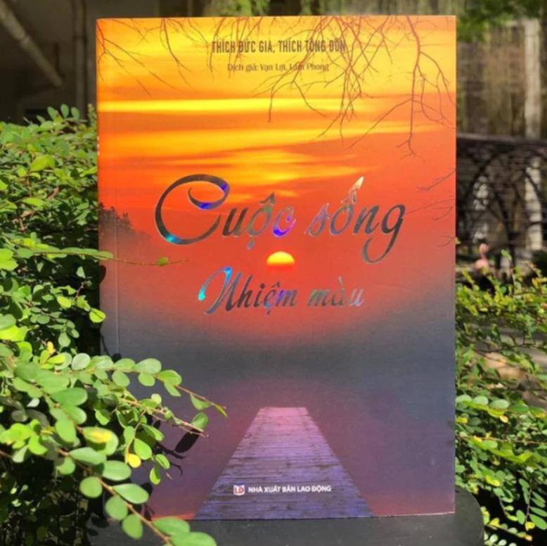 Sách Cuộc Sống Nhiệm Màu